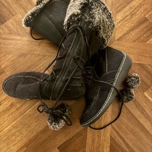 American Eagle Outfitters Black Faux-Fur Lace-Up Pom Pom Winter Boots